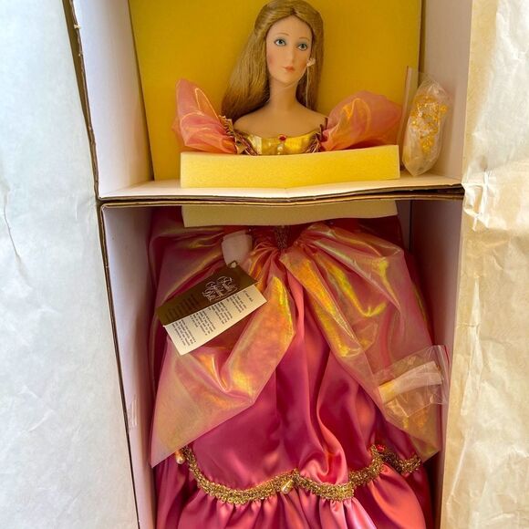 1987 FRANKLIN HEIRLOOM PORCELAIN CINDERELLA VINTAGE DOLL IN THE BOX